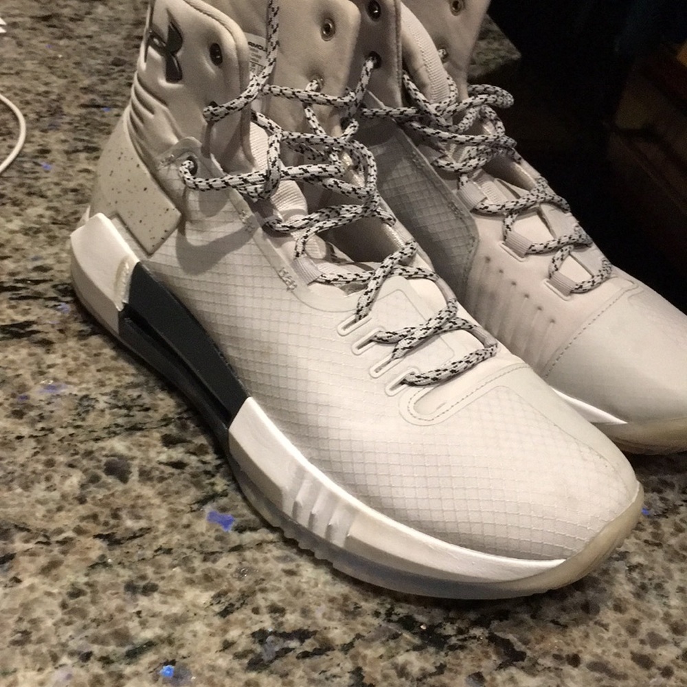 Under armour drive sneakers